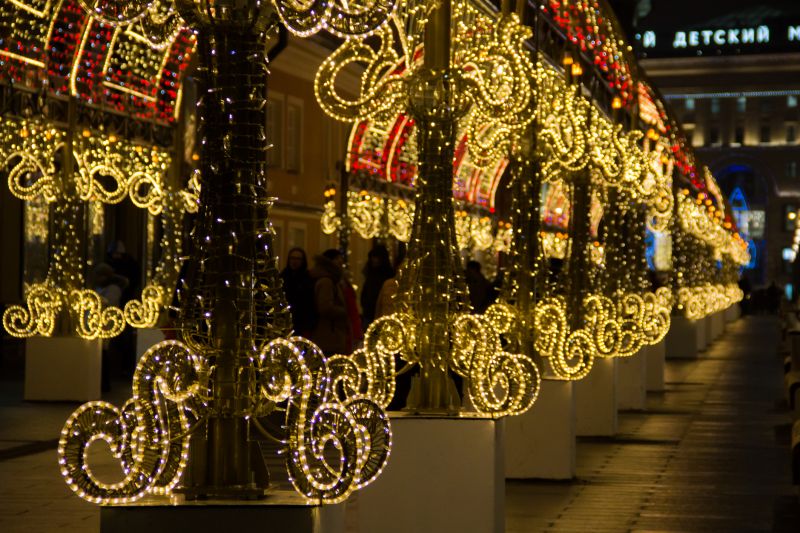 Cost of Christmas Lights Hanging — Cost of Christmas Lights Hanging